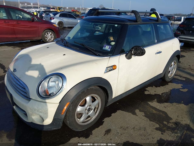 2011 MINI COOPER WMWSU3C56BT097967 Photo 1