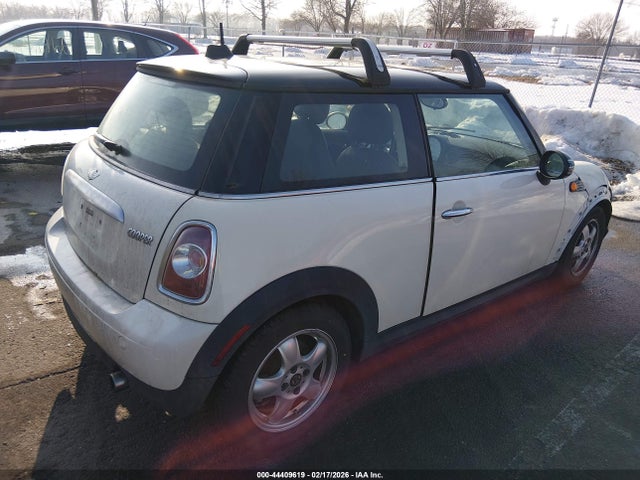 2011 MINI COOPER WMWSU3C56BT097967 Photo 3