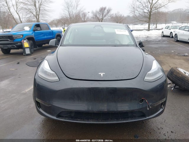 Продажа на аукционе авто 2024 Tesla Model Y Long Range Dual Motor All-wheel Drive, vin: 7SAYGAEE7RF027187, номер лота: 44409755