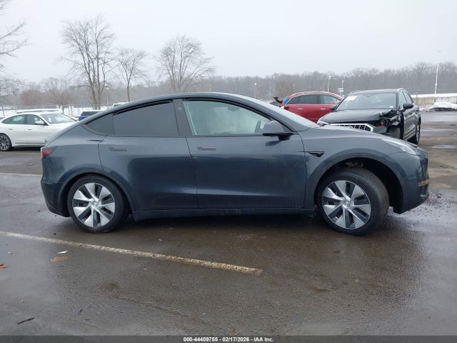 Продажа на аукционе авто 2024 Tesla Model Y Long Range Dual Motor All-wheel Drive, vin: 7SAYGAEE7RF027187, номер лота: 44409755