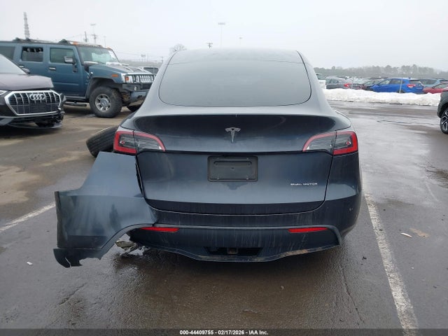 Продажа на аукционе авто 2024 Tesla Model Y Long Range Dual Motor All-wheel Drive, vin: 7SAYGAEE7RF027187, номер лота: 44409755