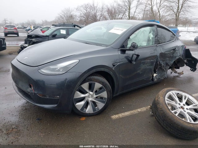 Продажа на аукционе авто 2024 Tesla Model Y Long Range Dual Motor All-wheel Drive, vin: 7SAYGAEE7RF027187, номер лота: 44409755