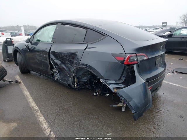 Продажа на аукционе авто 2024 Tesla Model Y Long Range Dual Motor All-wheel Drive, vin: 7SAYGAEE7RF027187, номер лота: 44409755