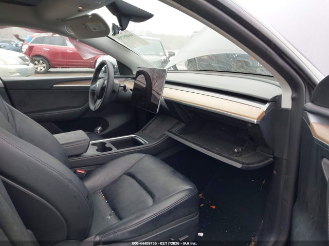 Продажа на аукционе авто 2024 Tesla Model Y Long Range Dual Motor All-wheel Drive, vin: 7SAYGAEE7RF027187, номер лота: 44409755