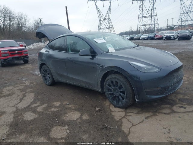 2024 TESLA MODEL Y 7SAYGDED2RF027820 Photo 0