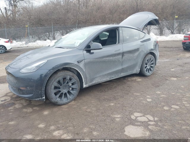 2024 TESLA MODEL Y 7SAYGDED2RF027820 Photo 1
