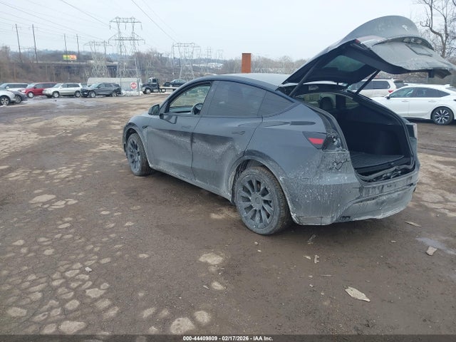 2024 TESLA MODEL Y 7SAYGDED2RF027820 Photo 2