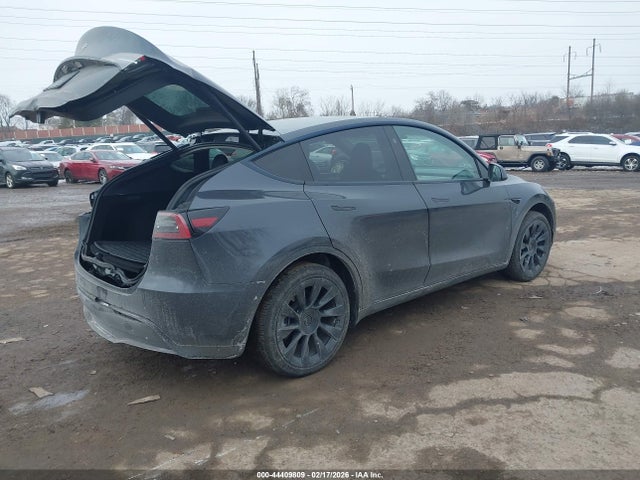 2024 TESLA MODEL Y 7SAYGDED2RF027820 Photo 3