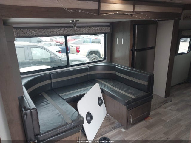 44409821 :رقم المزاد ، 4X4TSBY23LU085691 vin ، 2020 Forest River Salem Hemisphere مزاد بيع