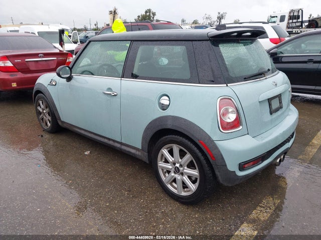 2012 MINI COOPER S WMWSV3C56CTY18450 Photo 2