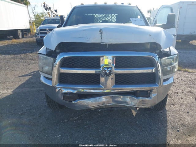 44409970 :رقم المزاد ، 3C63RRHL5DG550454 vin ، 2013 Ram 3500 Slt مزاد بيع