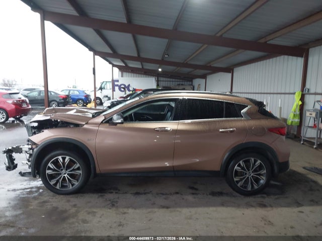 SJKCH5CR5JA057235 Infiniti Qx30 Premium