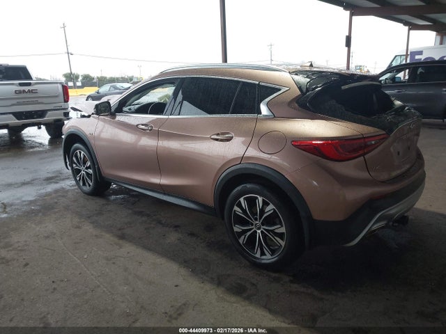 2018 INFINITI QX30 SJKCH5CR5JA057235 Photo 2