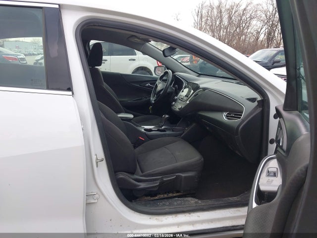 2018 CHEVROLET MALIBU 1G1ZD5ST0JF217314 Photo 4