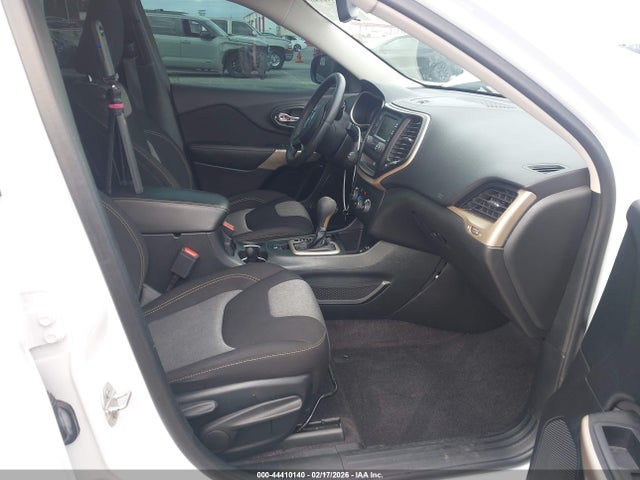 Продажа на аукционе авто 2018 Jeep Cherokee Latitude Fwd, vin: 1C4PJLCB1JD596756, номер лота: 44410140