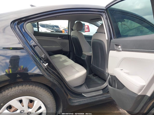 5NPD74LF2JH383464 Hyundai ELANTRA SE