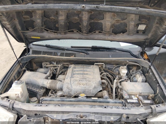 44410199 :رقم المزاد ، 5TDBW5G12FS118947 vin ، 2015 Toyota Sequoia Sr5 5.7l V8 مزاد بيع