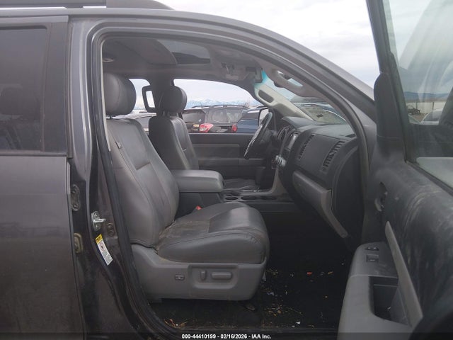 44410199 :رقم المزاد ، 5TDBW5G12FS118947 vin ، 2015 Toyota Sequoia Sr5 5.7l V8 مزاد بيع