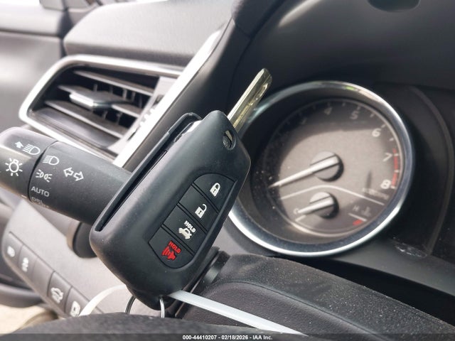 4T1G11AKXLU905999 Toyota CAMRY SE