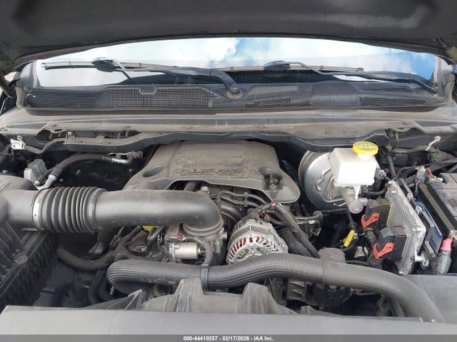 1C6RREJT9KN507415 RAM 1500 Laramie 4x2 5&#039;7 Box