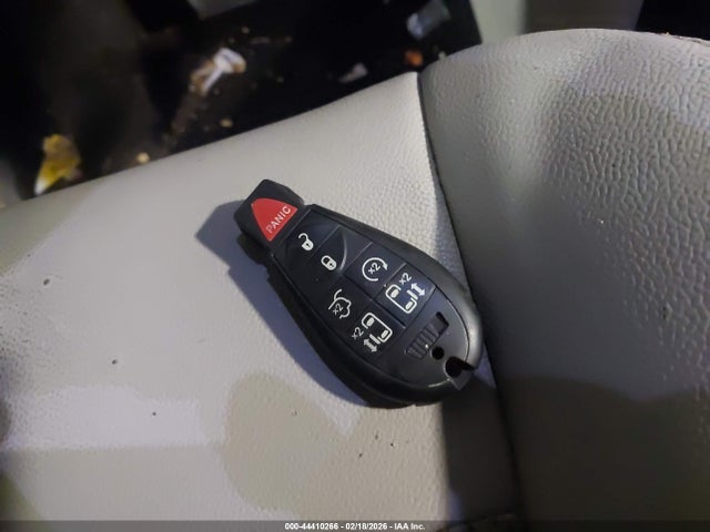 Продажа на аукционе авто 2011 Chrysler Town & Country Touring-l, vin: 2A4RR8DG9BR649611, номер лота: 44410266