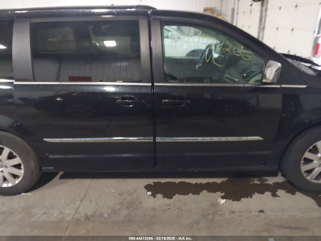Продажа на аукционе авто 2011 Chrysler Town & Country Touring-l, vin: 2A4RR8DG9BR649611, номер лота: 44410266