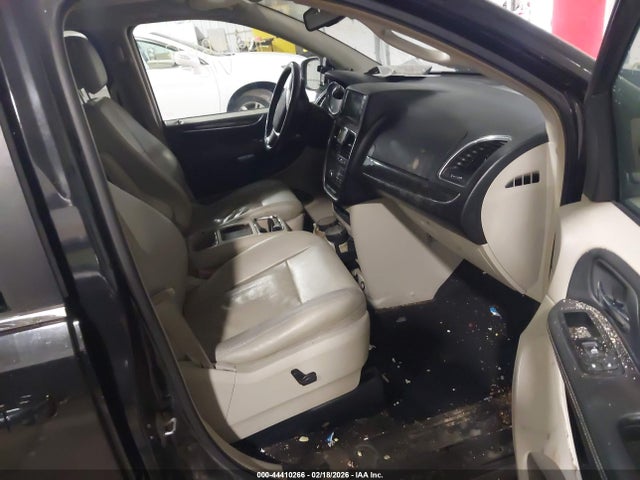 Продажа на аукционе авто 2011 Chrysler Town & Country Touring-l, vin: 2A4RR8DG9BR649611, номер лота: 44410266