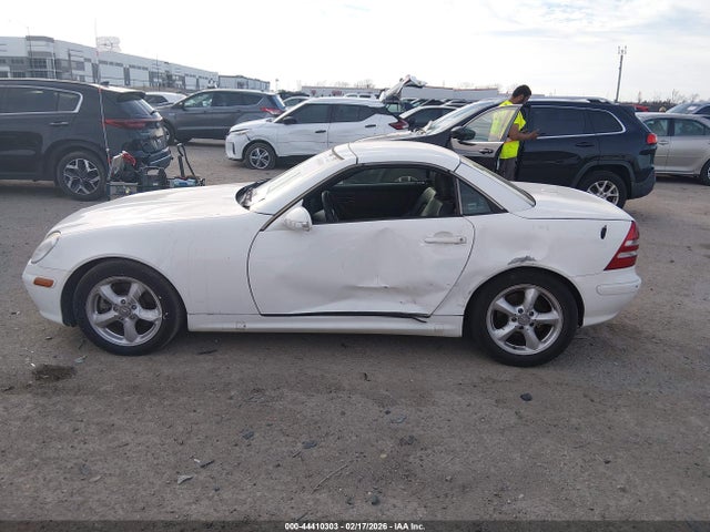44410303 :رقم المزاد ، WDBKK65F12F251255 vin ، 2002 Mercedes-benz Slk 320 مزاد بيع