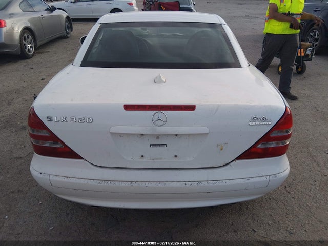 44410303 :رقم المزاد ، WDBKK65F12F251255 vin ، 2002 Mercedes-benz Slk 320 مزاد بيع