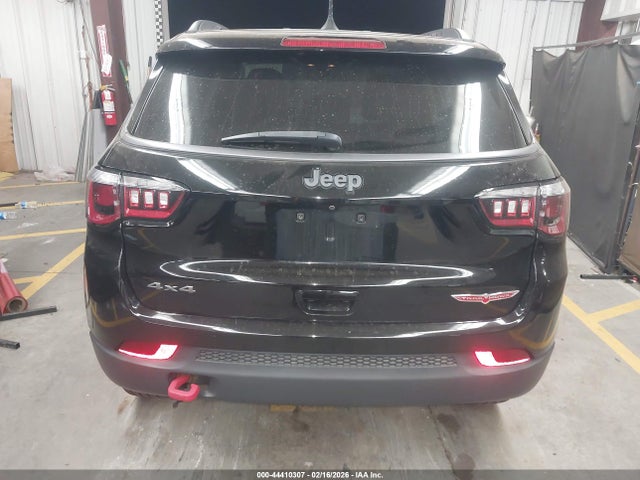 3C4NJDDBXJT207344 Jeep Compass Trailhawk 4x4