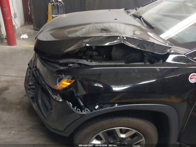 3C4NJDDBXJT207344 Jeep Compass Trailhawk 4x4