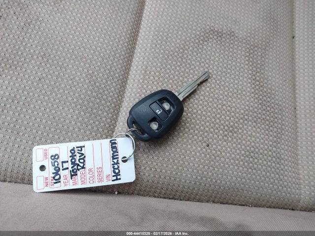 JTMRFREVXHD209636 Toyota Rav4 Xle