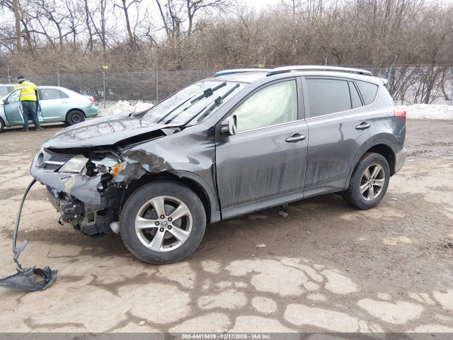 Toyota Rav4 Xle 2015 JTMRFREV8FD135887 Image 2