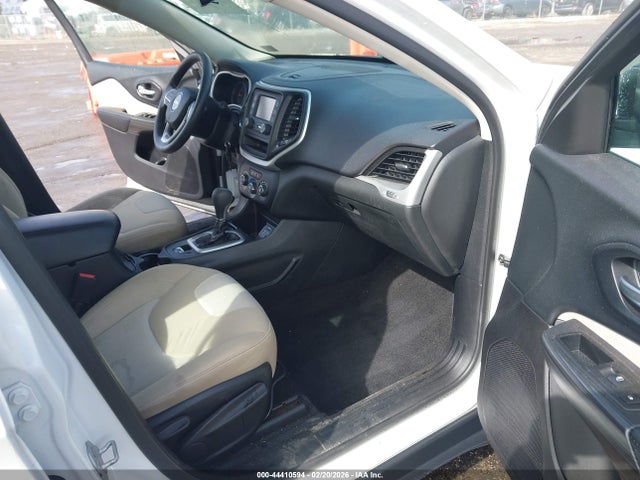 1C4PJLAB6FW762445 Jeep Cherokee Sport