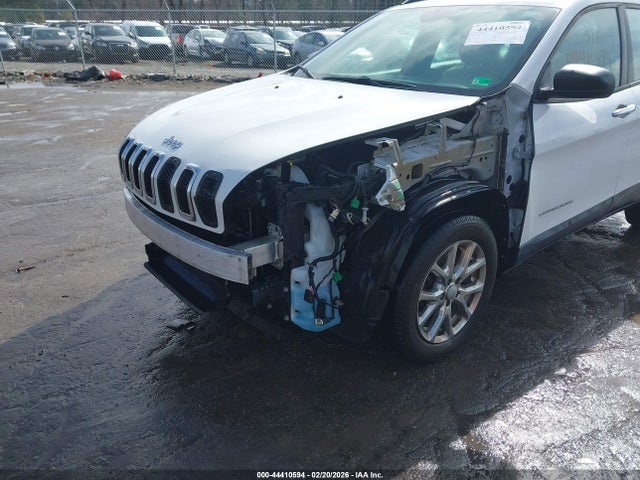 1C4PJLAB6FW762445 Jeep Cherokee Sport