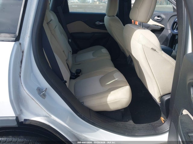 1C4PJLAB6FW762445 Jeep Cherokee Sport