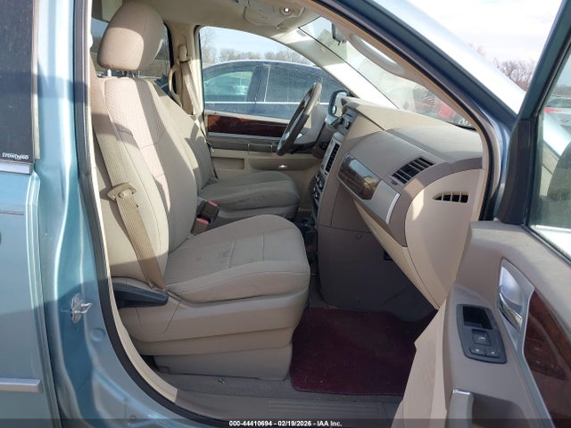 44410694 :رقم المزاد ، 2A4RR5D14AR137246 vin ، 2010 Chrysler Town & Country Touring مزاد بيع