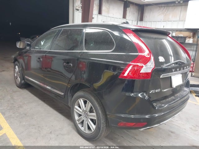 2017 VOLVO XC60 YV440MDU4H2010632 Photo 2