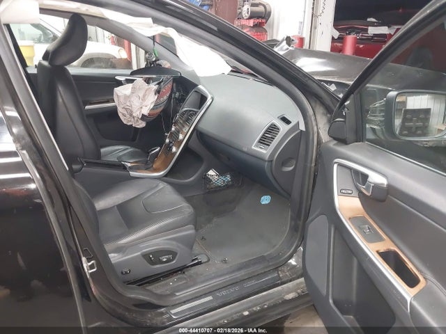 2017 VOLVO XC60 YV440MDU4H2010632 Photo 4