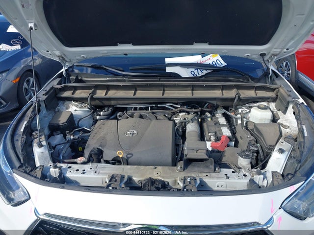 5TDFZRAHXNS095678 Toyota Highlander Platinum