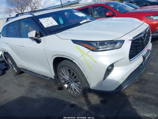 5TDFZRAHXNS095678 Toyota Highlander Platinum