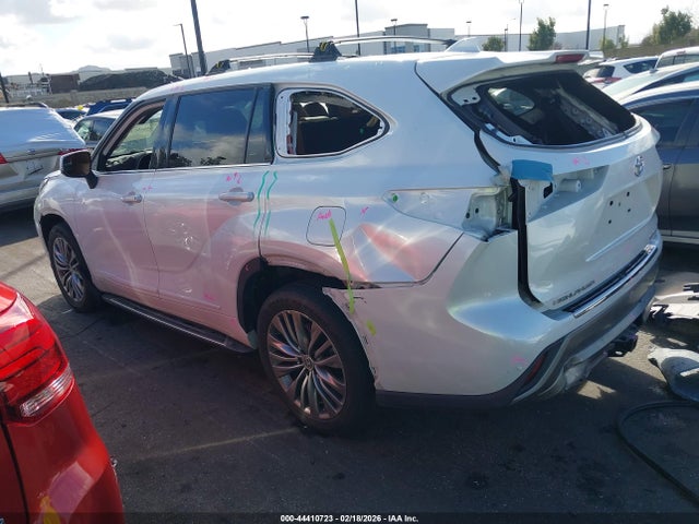 5TDFZRAHXNS095678 Toyota Highlander Platinum