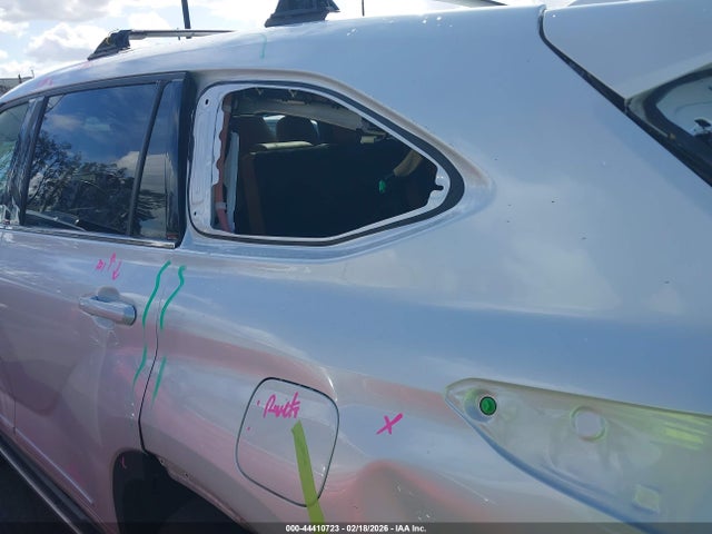 5TDFZRAHXNS095678 Toyota Highlander Platinum