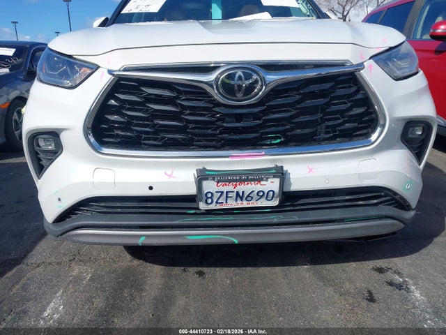5TDFZRAHXNS095678 Toyota Highlander Platinum