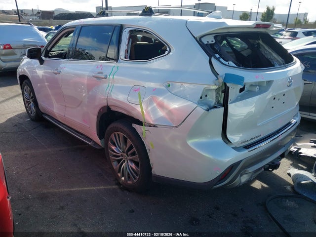 5TDFZRAHXNS095678 Toyota Highlander Platinum