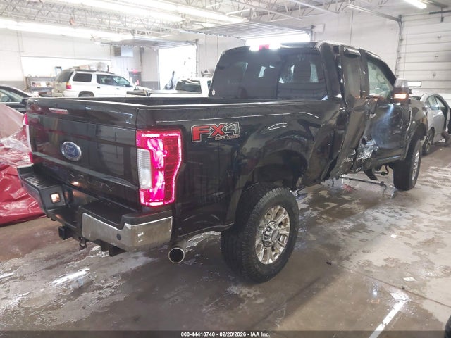 2018 FORD F-250 1FT7X2B64JEB15048 Photo 3