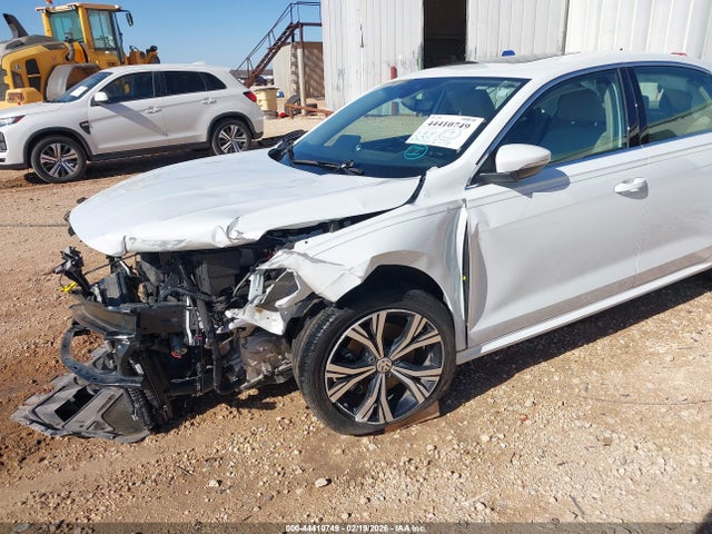 Продаж на аукціоні авто 2020 Volkswagen Passat 2.0t Sel, vin: 1VWCA7A3XLC027671, номер лоту: 44410749
