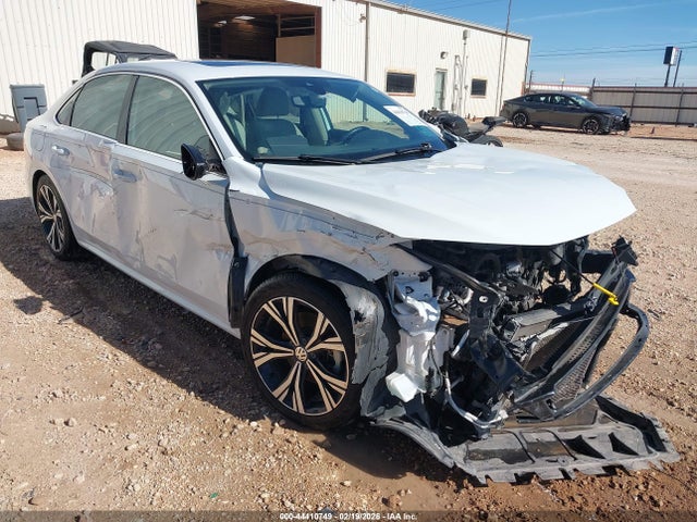 Продаж на аукціоні авто 2020 Volkswagen Passat 2.0t Sel, vin: 1VWCA7A3XLC027671, номер лоту: 44410749