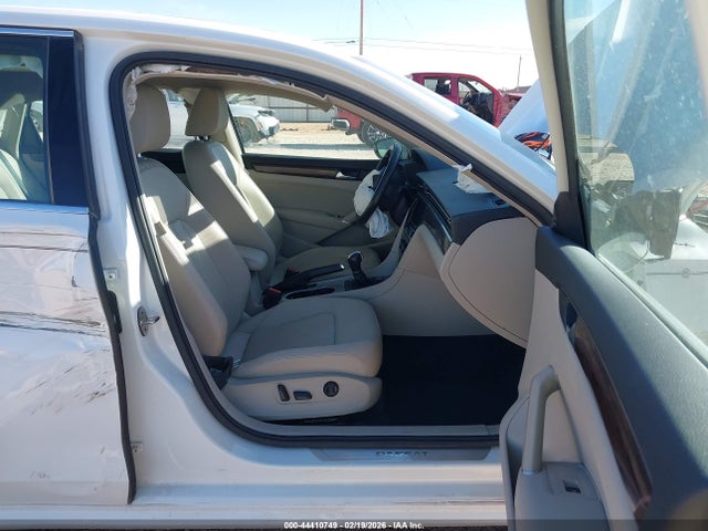 Продаж на аукціоні авто 2020 Volkswagen Passat 2.0t Sel, vin: 1VWCA7A3XLC027671, номер лоту: 44410749