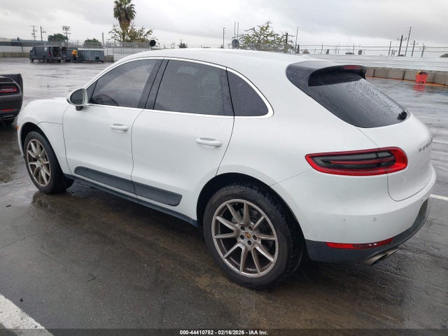 2015 PORSCHE MACAN WP1AB2A54FLB64751 Photo 2
